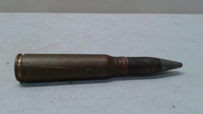 lot 77 image: 20 mm mk II Artillery Shell, Seems Unused, Unsure If This Is Real Or Not