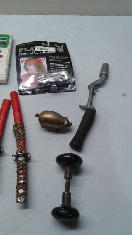 lot 81 image: Small Lot Of Mixed Collectibles