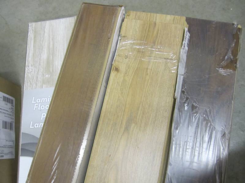 lot 32 image: Mixed Lot of 4 Cases of Laminate Fl...