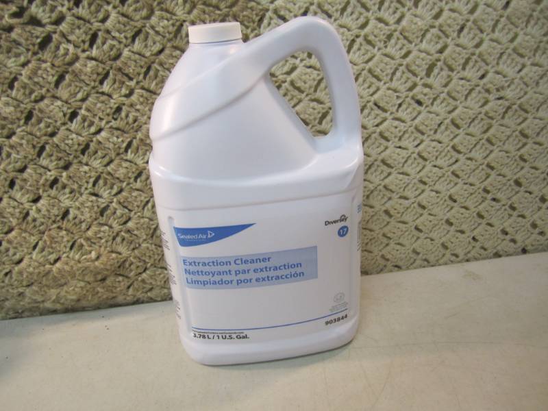 lot 35 image: 3 Bottles of Extraction Cleaner 1 g...