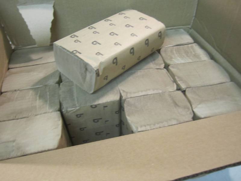 lot 67 image: Case of 4000 Natural Multi Fold Tow...