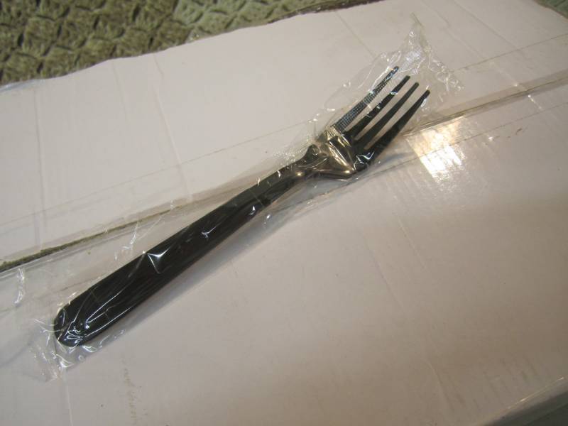 lot 75 image: Case of 1000 Black Heavy Weight Wra...