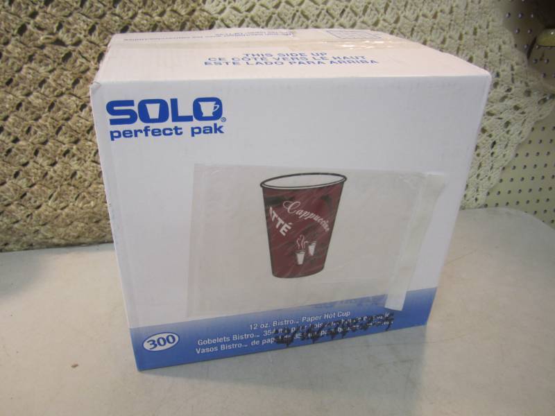 lot 88 image: Case of 300 12 ounce Bisto Paper Ho...