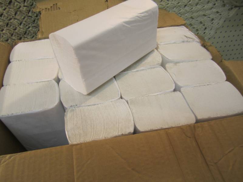 lot 92 image: Case of 2000 Multifold Premium 2-Pl...