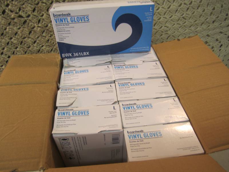 lot 94 image: Case of 10 Boxes of Vinyl Gloves Si...