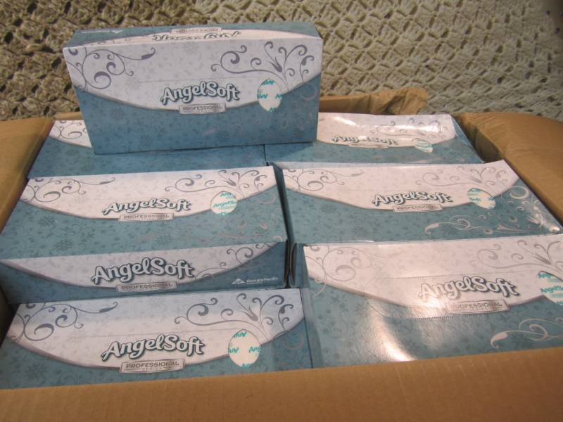 lot 96 image: Case of 30 Boxes of Angel Soft 2-Pl...