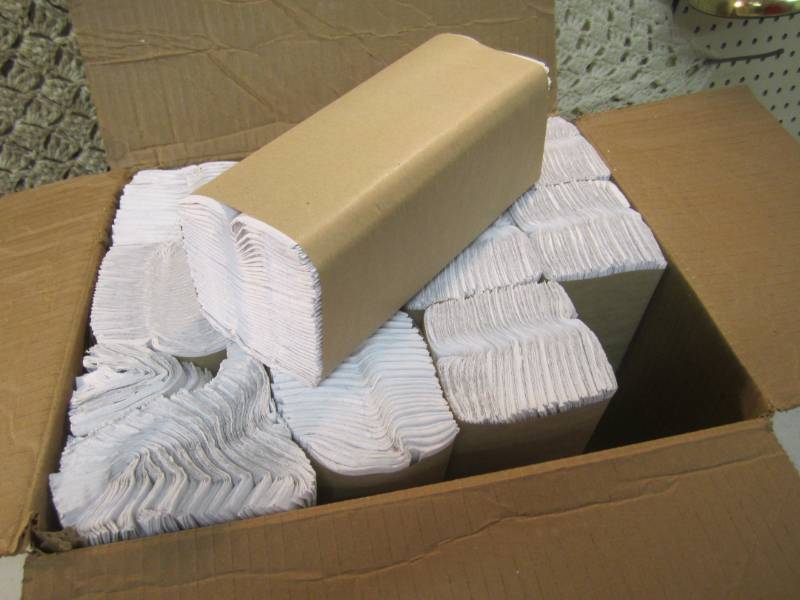 lot 105 image: Case of 2400 C-Fold Paper Towels 12...