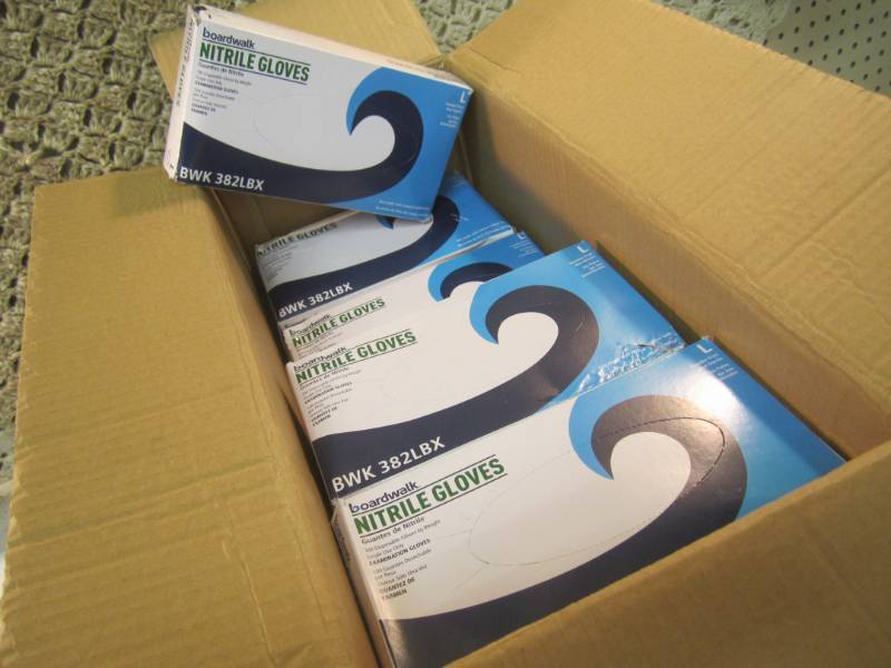 lot 118 image: 15 Boxes of Nitrile Gloves Size Lar...