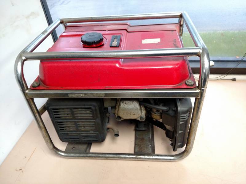 lot 389 image: Honda EM2200 Generator...