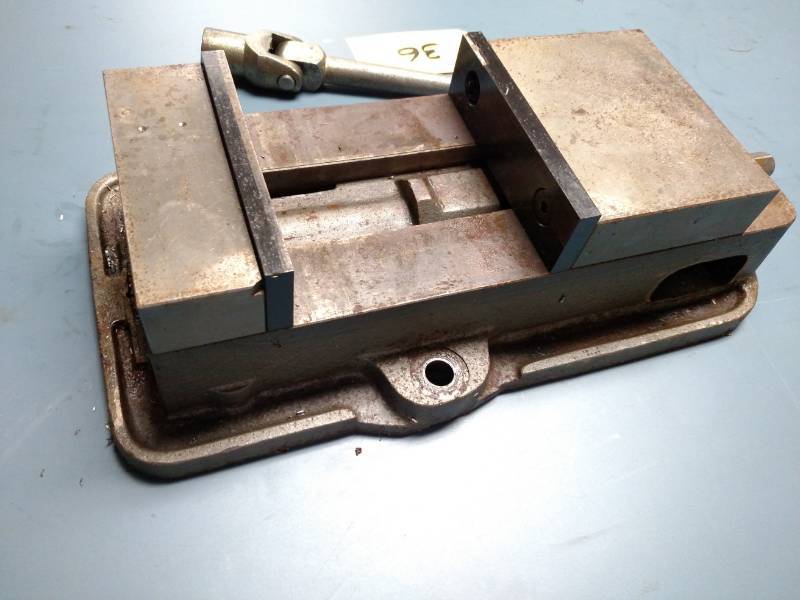 lot 36 image: Kurt D675 6 Machine Vise...