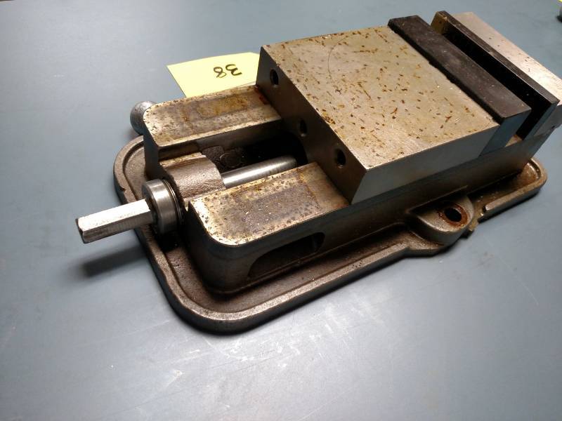 lot 38 image: Kurt 6 Machine Vise...
