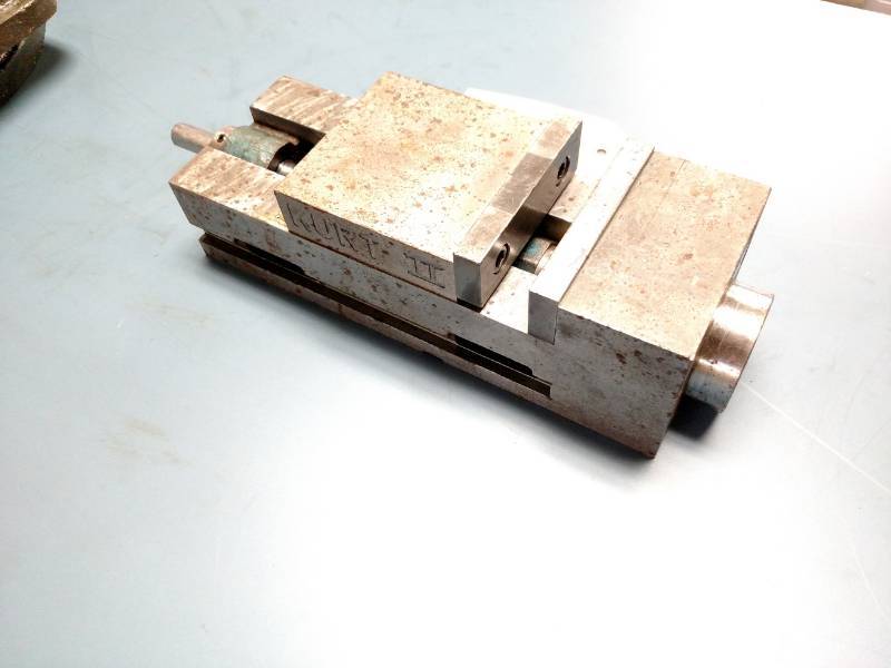 lot 42 image: Kurt II Ang-Lock 4 Machine Vise...