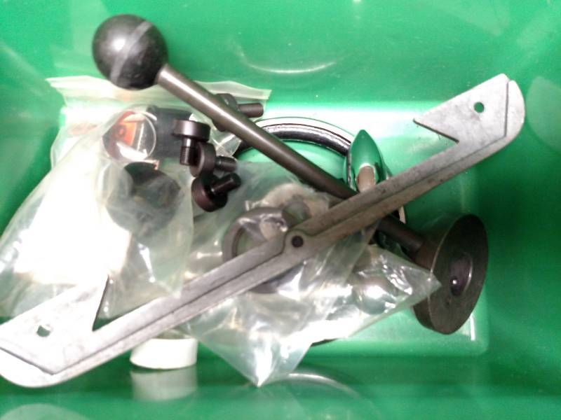 lot 527 image: Vertical Knee Mill Parts...