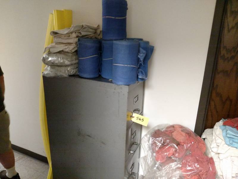lot 565 image: Asstd Rags, Aprons, Roll Towels, &...