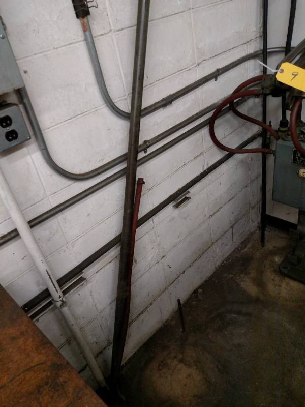 lot 9 image: Lipe-Rollway Pneumatic Bar Feeder, ...