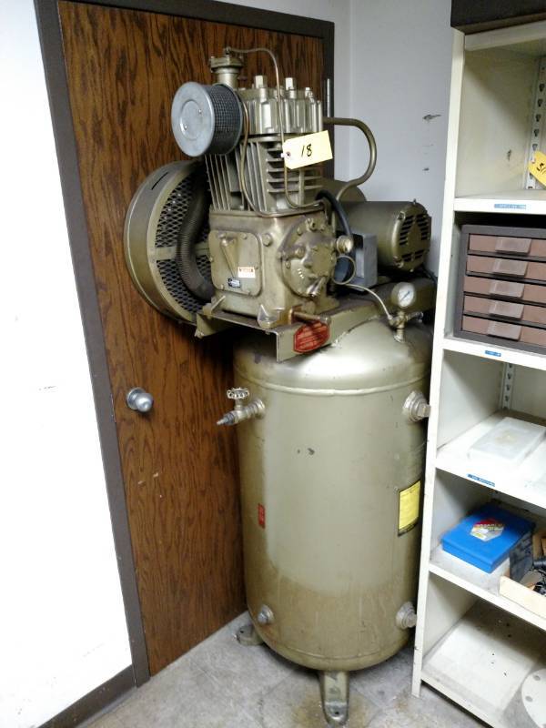 lot 18 image: Quincy 5 hp. Air Compressor, Vertic...
