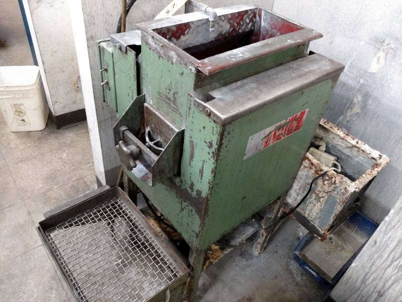 lot 23 image: Ultramatic Vibratory Tumbler, Model...