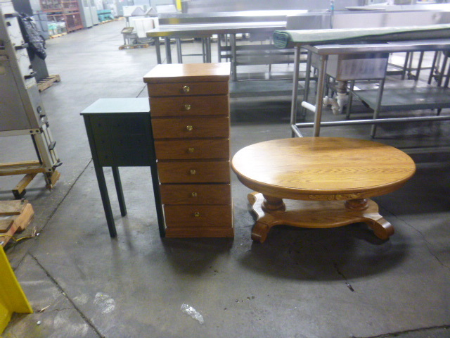 lot 10 image: Furniture Items