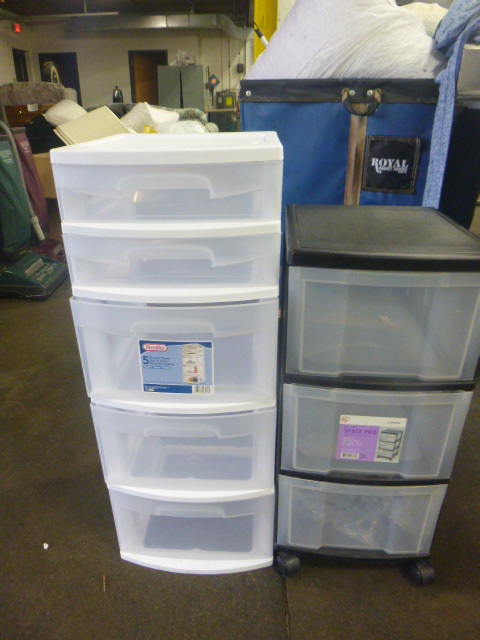 lot 18 image: 2 Plastic Storage Bins