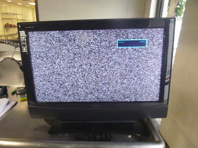 lot 25 image: Envision 32 LCD HDTV