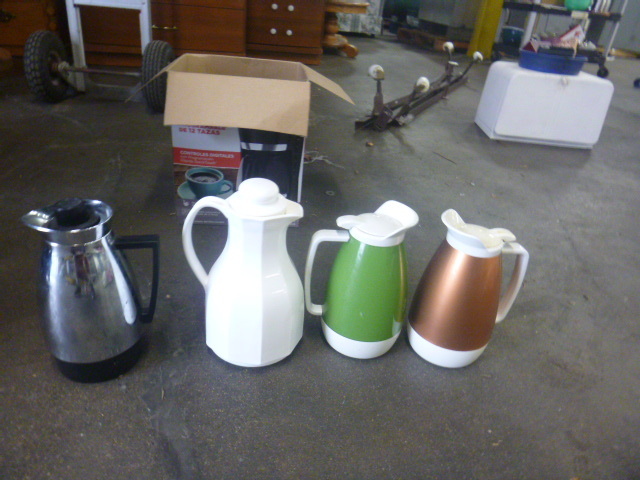 lot 40 image: 4 Canisters