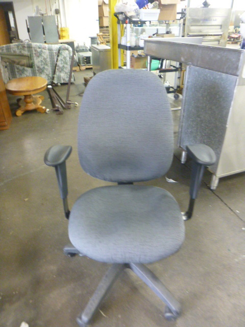 lot 80 image: Office Desk with Chair