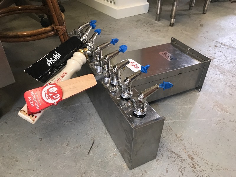 8-TAP BEER KEG TREE