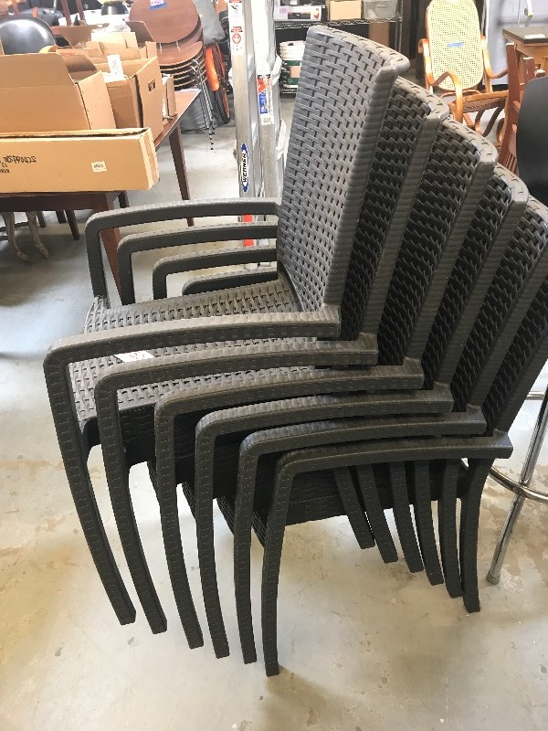 6 STACKING PATIO CHAIRS