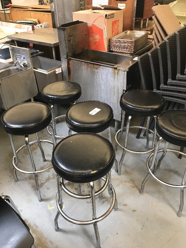 6 SWIVEL BAR STOOLS