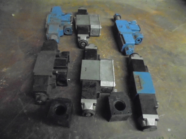 Hydraulic 4 way Valves