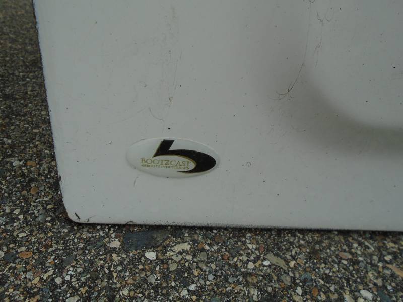 lot 6 image: Bathtub