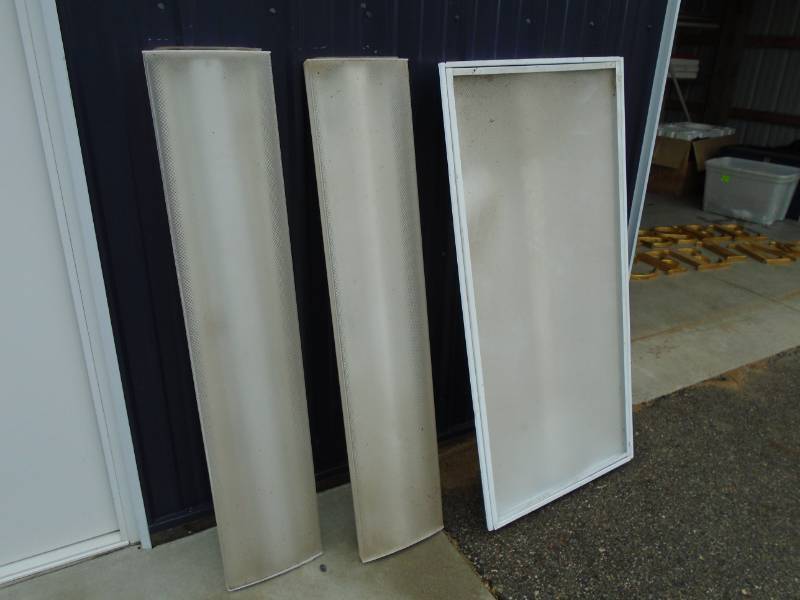lot 8 image: Shop Lights