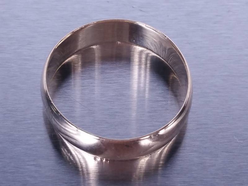 lot 33 image: 14k Solid Gold Band