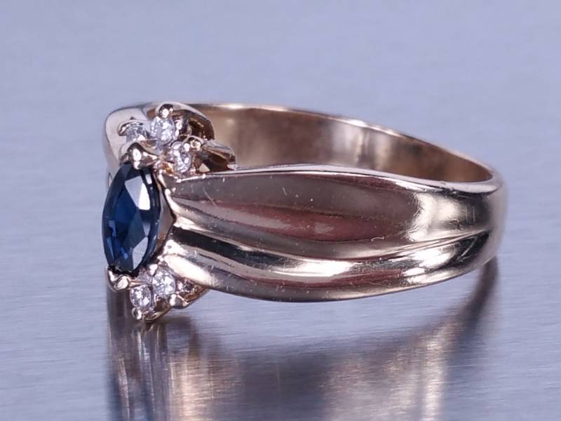 lot 35 image: Sapphire and Diamond Ring in Yellow Gold