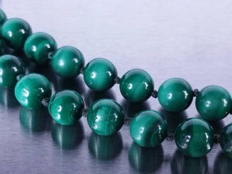 lot 45 image: 30 Malachite Necklace