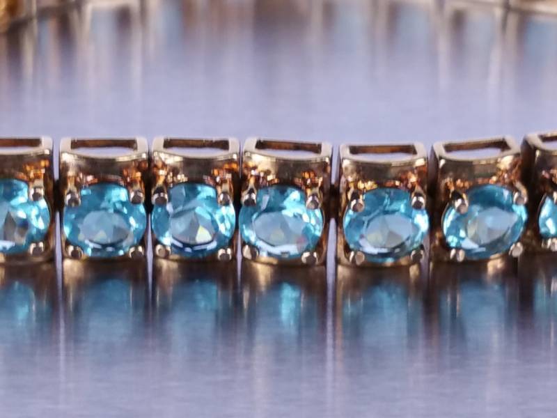 lot 51 image: Ladies 17ct Blue Topaz Estate Tennis Bracelet