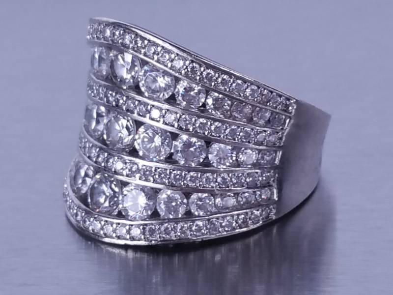 lot 52 image: Ladies 5ct White Sapphire Dinner Ring