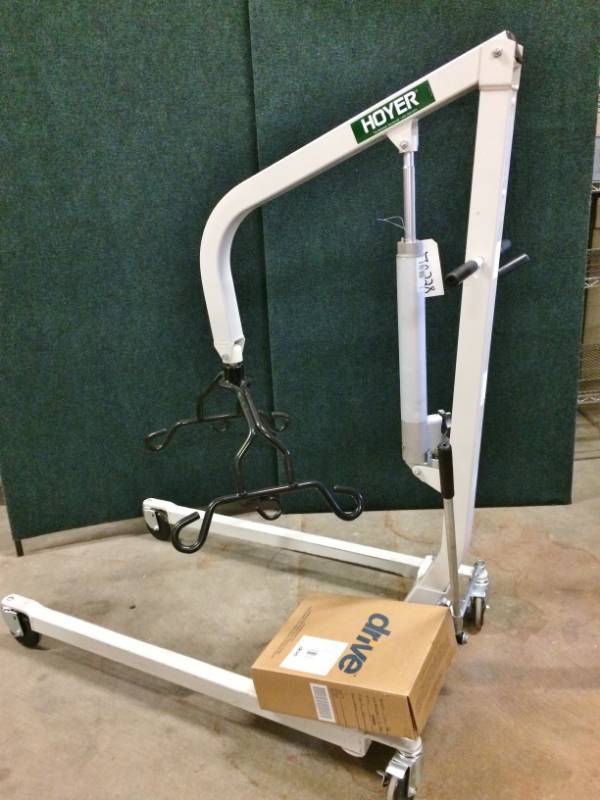 lot 5 image: Medical Mobile Hoyer Haudraulic Patient Lift Hydraulic Bedside With Brand New In Box Pride Medical Large Sling - Many Uses For This Lift - Mechanics, Veterinary Clinics, Etc. Great Working Condition