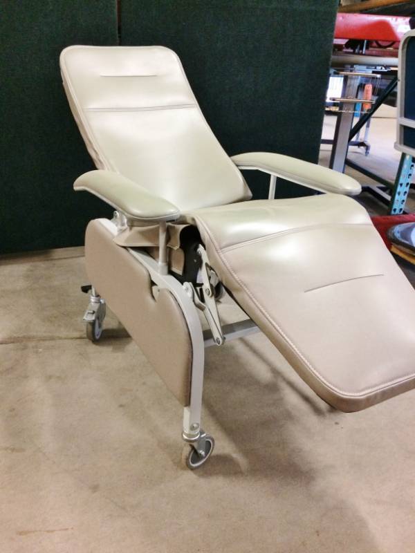 lot 4 image: MSRP $1100 Lumex Patient & Healthcare Provider Preferred Trimline Care Drop Arm Recliner Chair - Nice Condition