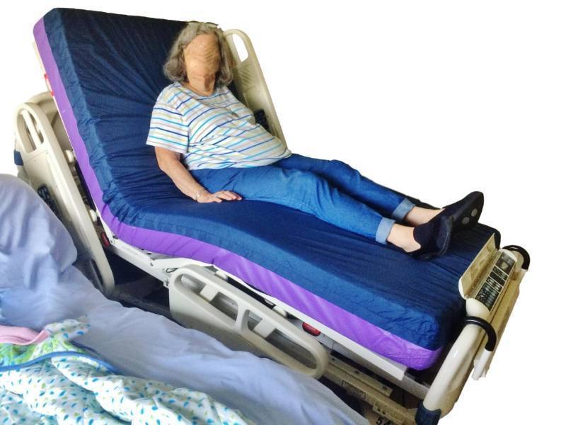 lot 35 image: GIVE YOUR LOVED ONE THE BEST Stryker Secure II Power Motorized Adjustable 500lb Capacity Hospital Nursing Home In-Home Health Patient Care Bed Built In Weight Scale & Bed-Exit Alarm Plugs Into Regular Light Socket Free Used High Quality Mattress