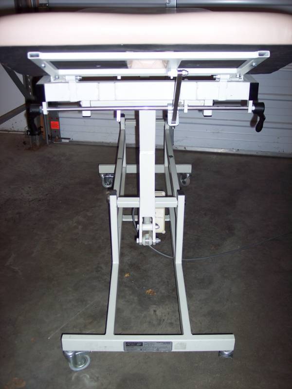 lot 32 image: Chattanooga Triton TRE-DH3 Physical Therapy Hi Low Massage Rehab Triton Treatment Table Great Working Condition