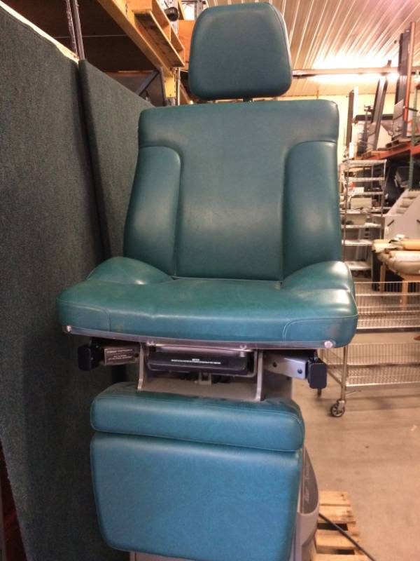 lot 4 image: MSRP $4000 Midmark Ritter 75 Evolution Power High Low Multi-Positional Exam Procedure Table With Retractable Stirrups - See Youtube for all this great power chair does