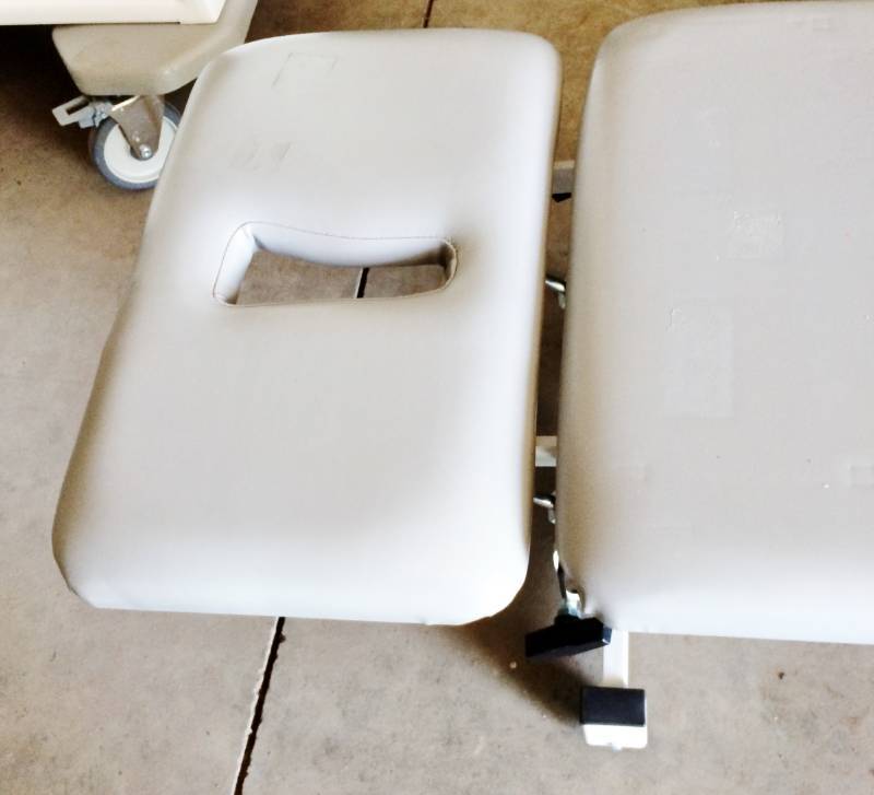 lot 5 image: WOW 3 Section Physical Therapy Hi-Lo 800LB Capacity Massage Power Treatment Table 22- 38 Adjusting Table Height - Great Working Condition