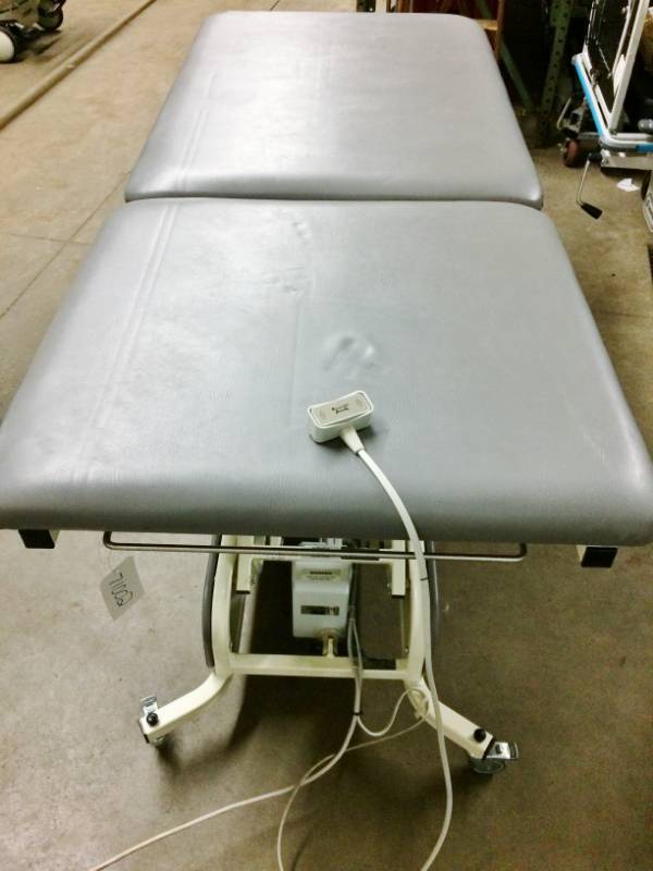 lot 7 image: Midland 926025G Bariatric 2-Section Table - Upholstery Has Tear At End Of Table Otherwise Excellent Working Condition