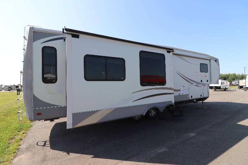 lot 1 image: 2011 Heartland Big Country 3450TS Triple Slide 5th Wheel
