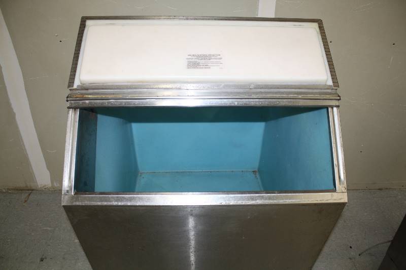 lot 82 image: Ice Bin