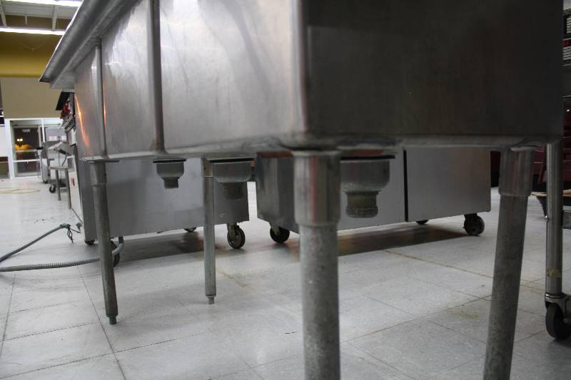 lot 107 image: Universal SPG Stainless Steel 3 Bay Sink 88x26x43.5T Sink Measurements 16x20x12D-1