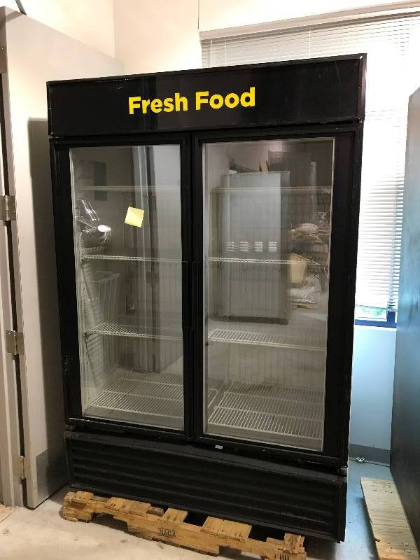 lot 36 image: True 2 Door Glass Freezer Gdm-49f Runs Freezes