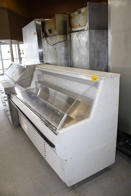 lot 12 image: Master-BiltMaster Bilt, Mod QMPM-72, open face refrigerated merchandiser, caster mounted, 115 volts, 20 amps, 72x30x47H Runs Cools