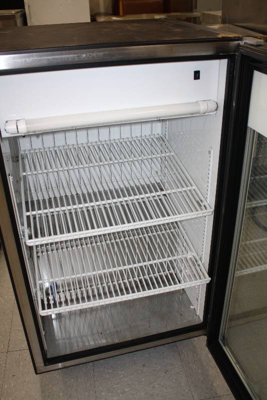 lot 18 image: True Glass 1 Door Freezer, Model GDM-07F, 115V, 1 PH, 24x23x37.5- Runs Freezes